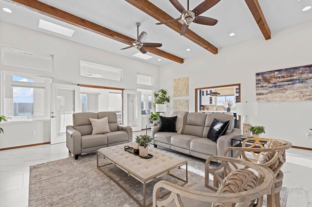 809 7th Street NE, Rio Rancho, NM 87124