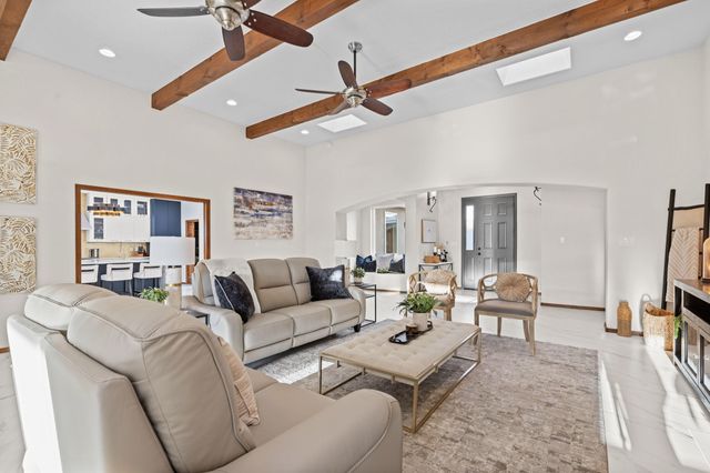 809 7th Street NE, Rio Rancho, NM 87124