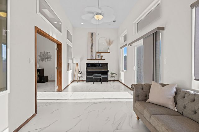 809 7th Street NE, Rio Rancho, NM 87124