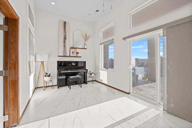 809 7th Street NE, Rio Rancho, NM 87124