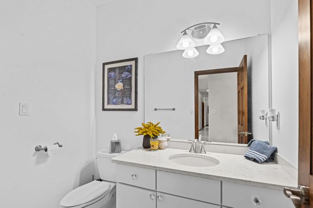 809 7th Street NE, Rio Rancho, NM 87124