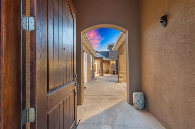 809 7th Street NE, Rio Rancho, NM 87124