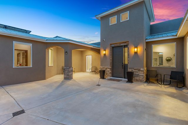 809 7th Street NE, Rio Rancho, NM 87124