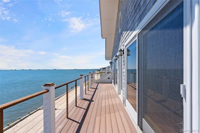 21 Shinnecock Road, East Quogue, NY 11942
