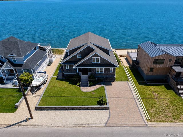 21 Shinnecock Road, East Quogue, NY 11942