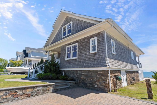 21 Shinnecock Road, East Quogue, NY 11942