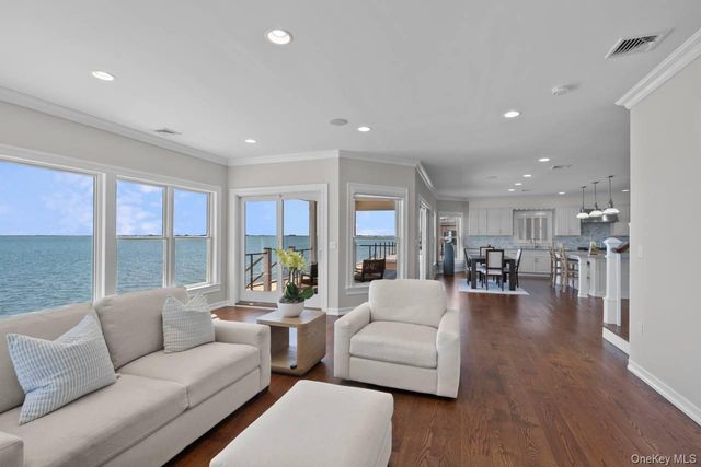 21 Shinnecock Road, East Quogue, NY 11942