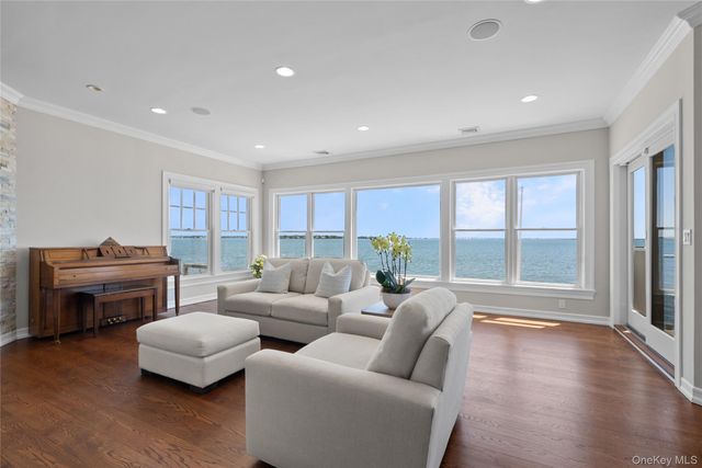21 Shinnecock Road, East Quogue, NY 11942