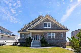 21 Shinnecock Road, East Quogue, NY 11942