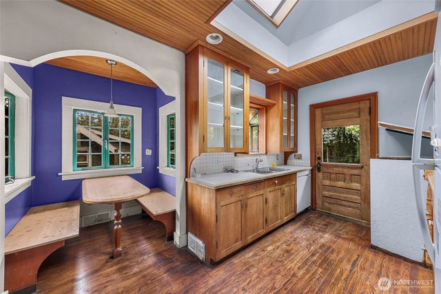 801 Newton Street, Seattle, WA 98109