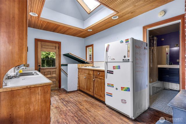 801 Newton Street, Seattle, WA 98109