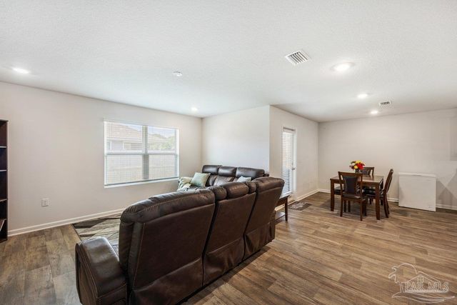 10560 Queens Gate Cir, Pensacola, FL 32506