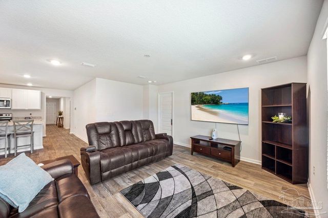 10560 Queens Gate Cir, Pensacola, FL 32506
