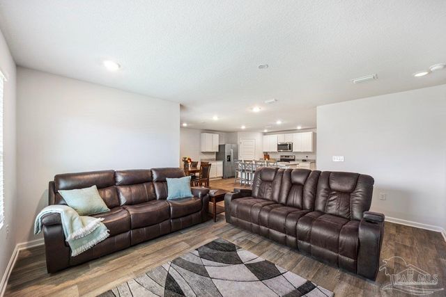 10560 Queens Gate Cir, Pensacola, FL 32506