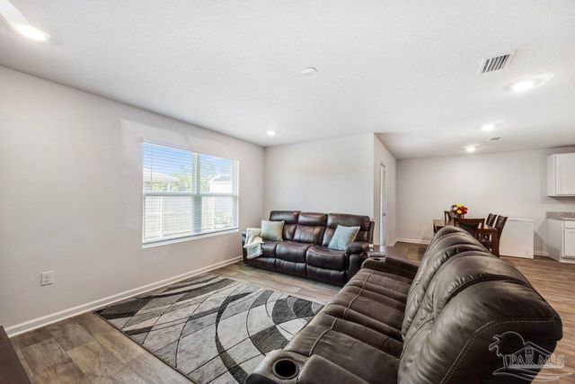 10560 Queens Gate Cir, Pensacola, FL 32506