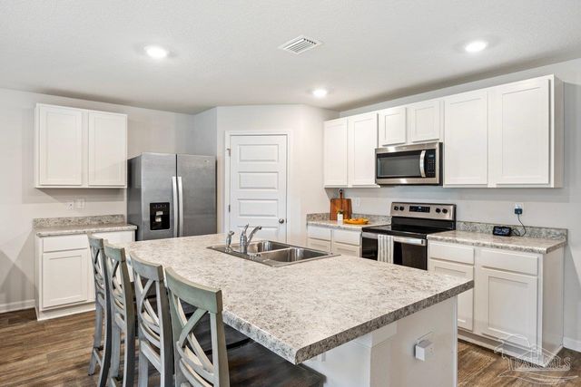 10560 Queens Gate Cir, Pensacola, FL 32506