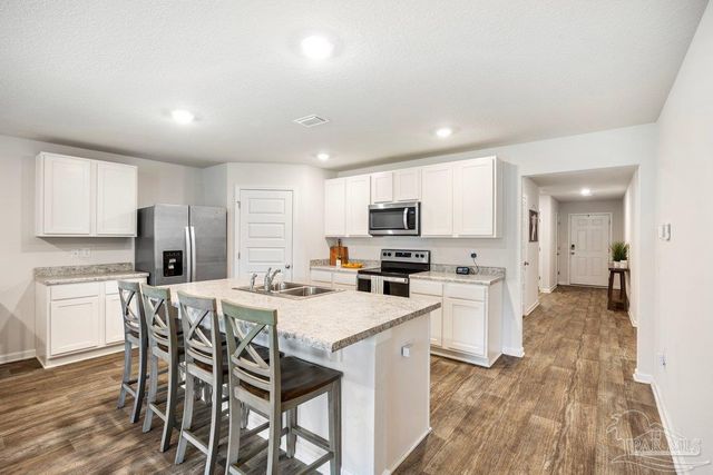 10560 Queens Gate Cir, Pensacola, FL 32506