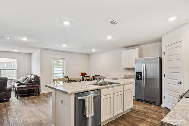 10560 Queens Gate Cir, Pensacola, FL 32506