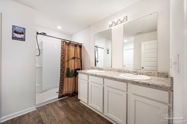 10560 Queens Gate Cir, Pensacola, FL 32506