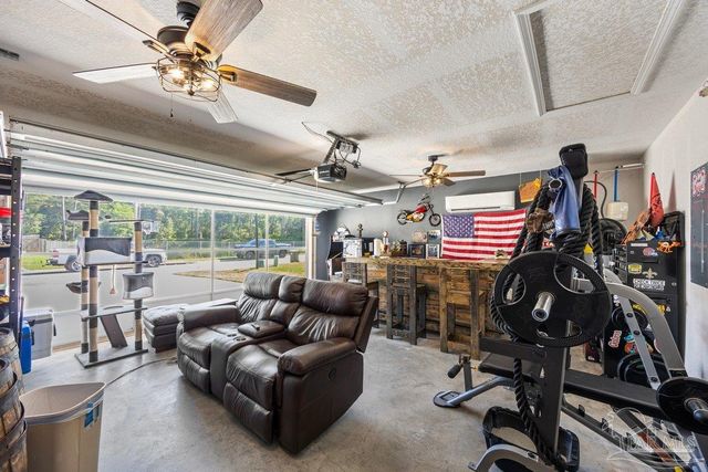 10560 Queens Gate Cir, Pensacola, FL 32506
