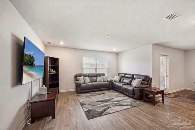 10560 Queens Gate Cir, Pensacola, FL 32506