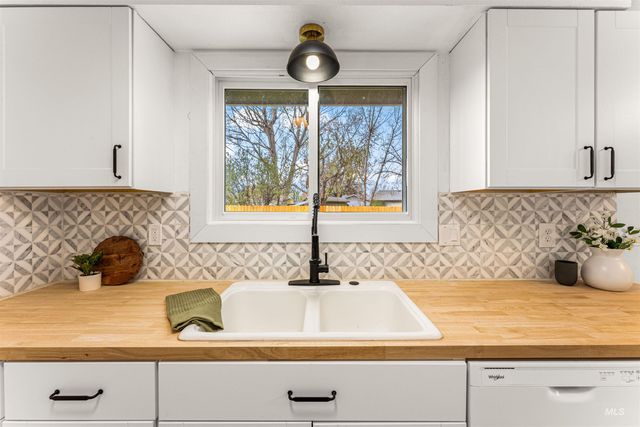 2171 N Hampton Rd., Boise, ID 83704