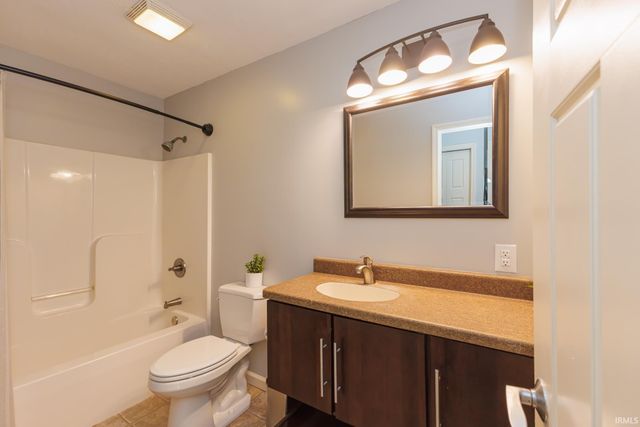 4001 W Robinwood Drive, Muncie, IN 47304