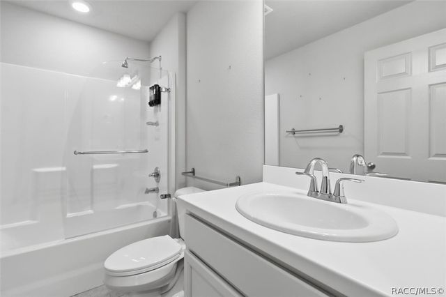 3200 N Canterbury Lake Drive, Hernando, FL 34442