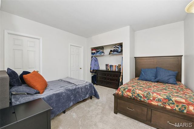 986 Barnard College Lane, University City, MO 63130