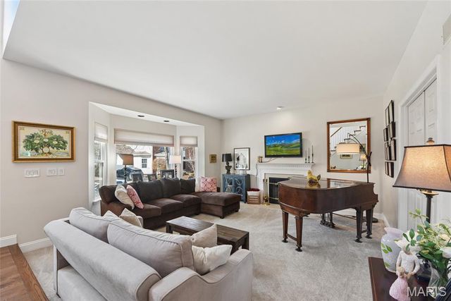 986 Barnard College Lane, University City, MO 63130