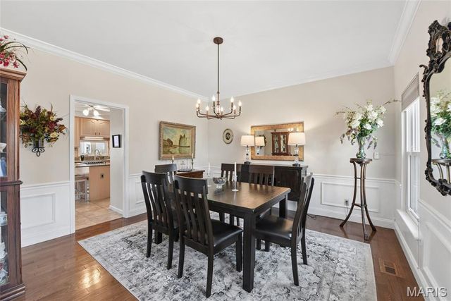 986 Barnard College Lane, University City, MO 63130