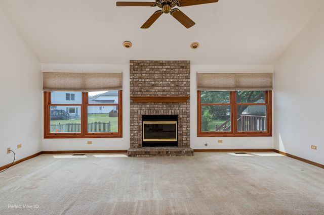 1911 Chestnut Hill Road, Plainfield, IL 60586