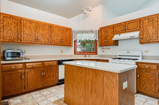 1911 Chestnut Hill Road, Plainfield, IL 60586