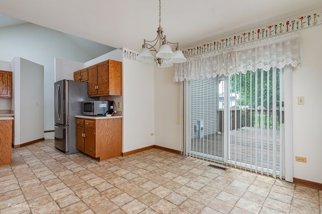 1911 Chestnut Hill Road, Plainfield, IL 60586
