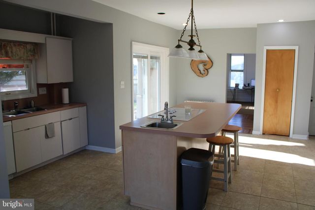 564 W MAPLE GROVE RD, Denver, PA 17517