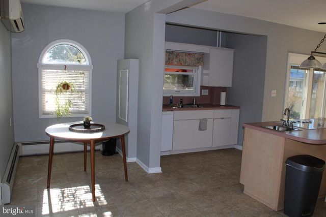 564 W MAPLE GROVE RD, Denver, PA 17517