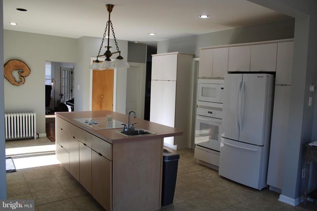 564 W MAPLE GROVE RD, Denver, PA 17517