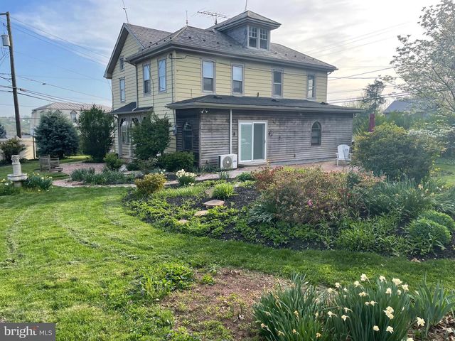 564 W MAPLE GROVE RD, Denver, PA 17517