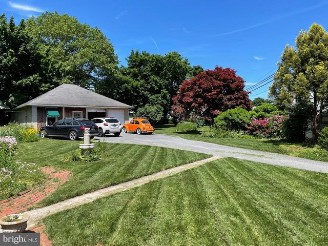 564 W MAPLE GROVE RD, Denver, PA 17517