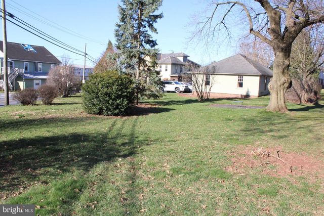 564 W MAPLE GROVE RD, Denver, PA 17517