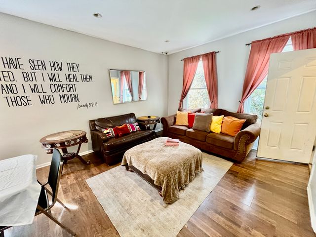 1641 N Mozart Street, Chicago, IL 60647