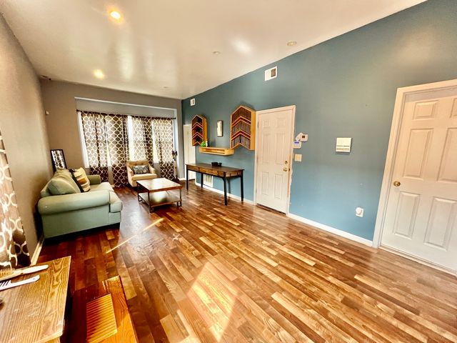 1641 N Mozart Street, Chicago, IL 60647