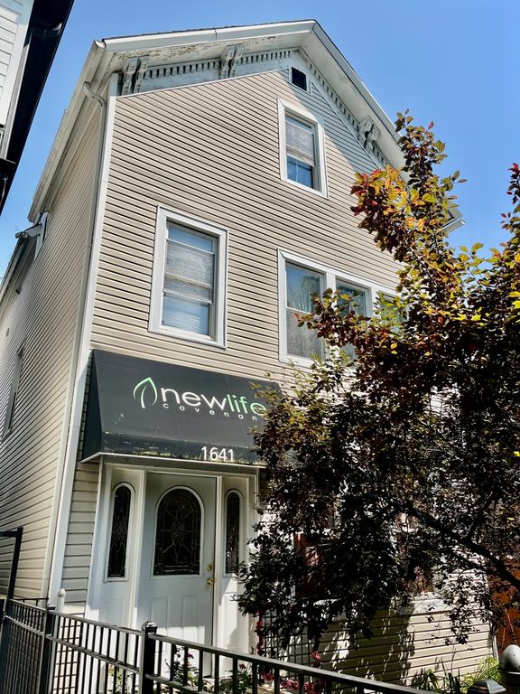 1641 N Mozart Street, Chicago, IL 60647