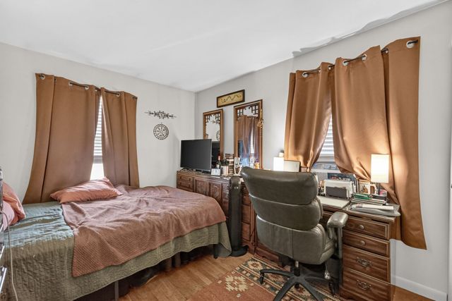 24 Mccabe St, Dartmouth, MA 02748
