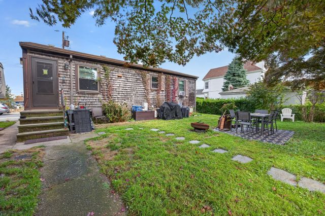 24 Mccabe St, Dartmouth, MA 02748
