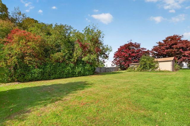 24 Mccabe St, Dartmouth, MA 02748