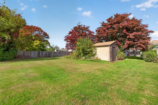 24 Mccabe St, Dartmouth, MA 02748
