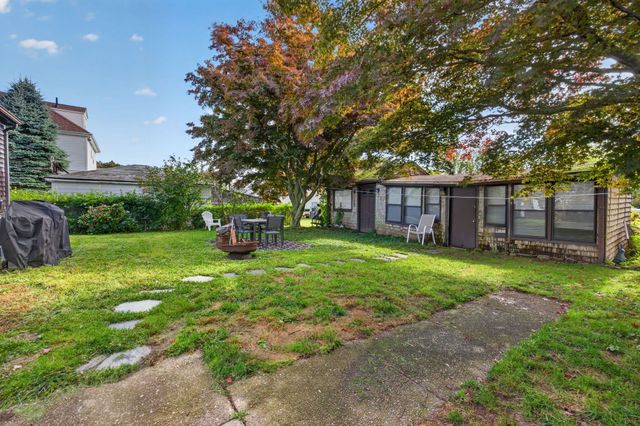 24 Mccabe St, Dartmouth, MA 02748