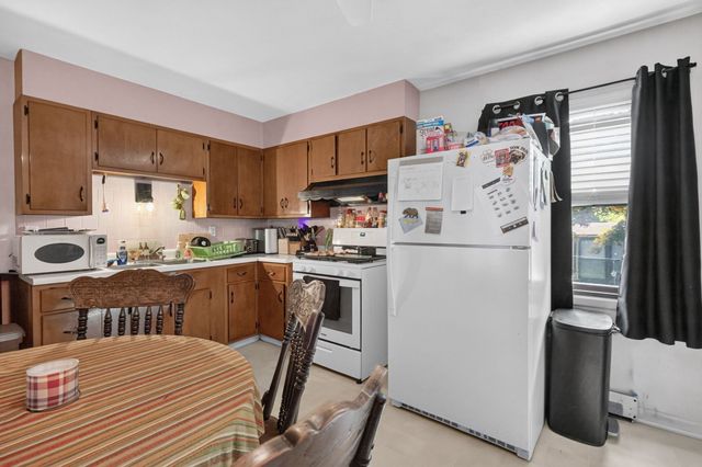 24 Mccabe St, Dartmouth, MA 02748