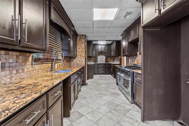 505 S Burnett Drive, Baytown, TX 77520